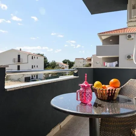 In Okrug Gornji With Sea View, Balcony, Air Conditioning, Wifi 5134-6 Apartmán